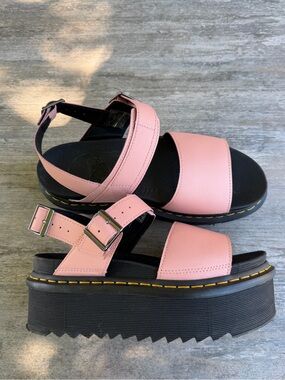 Dr.Martens Voss Quad Platform Sandals size 9